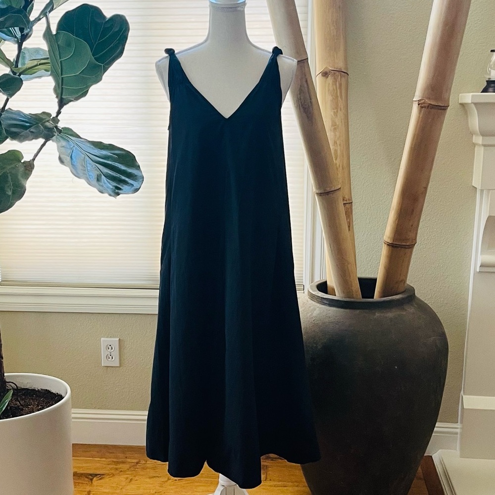 One size. Very unique style dress.
